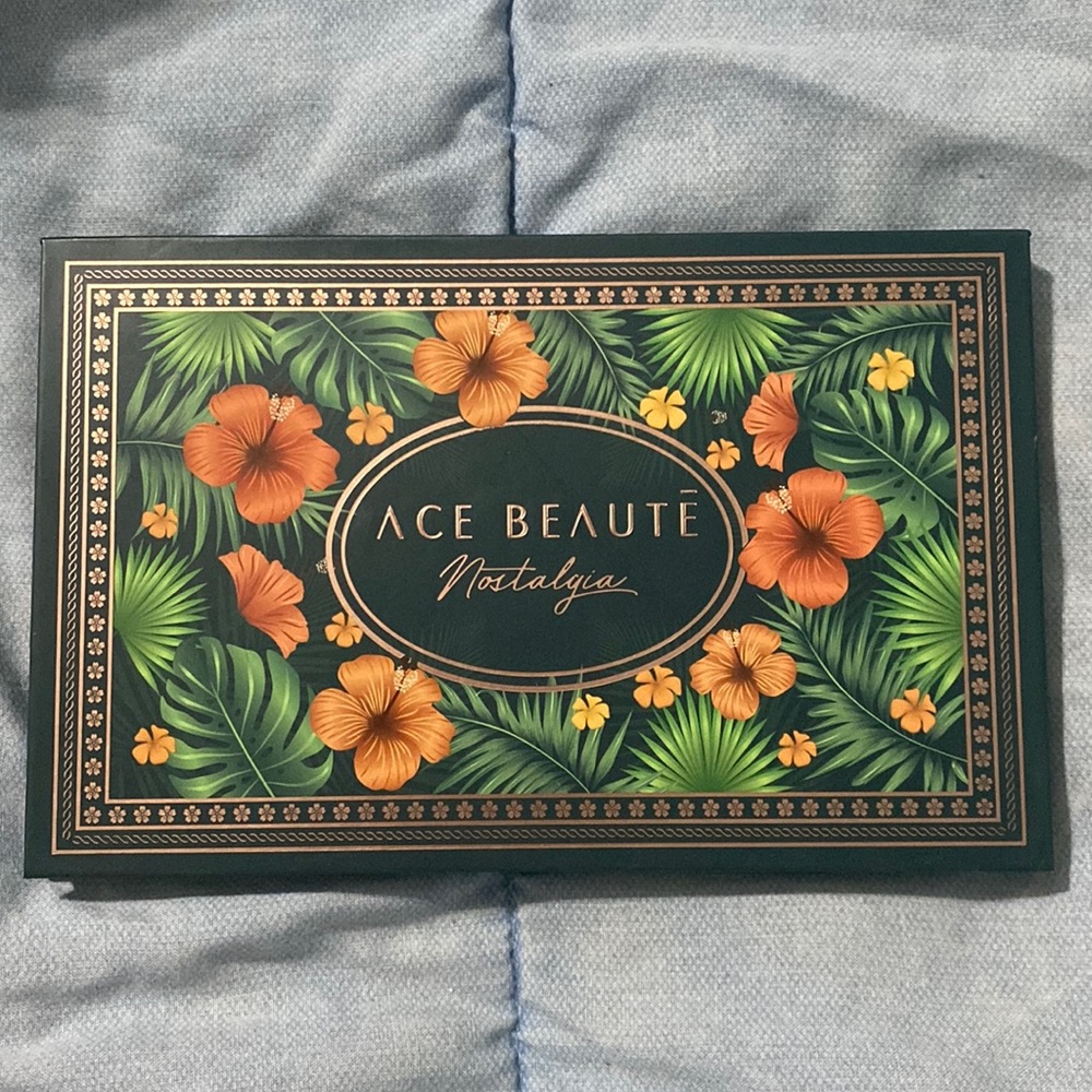 Ace Beauté Nostalgia Eyeshadow Palette
